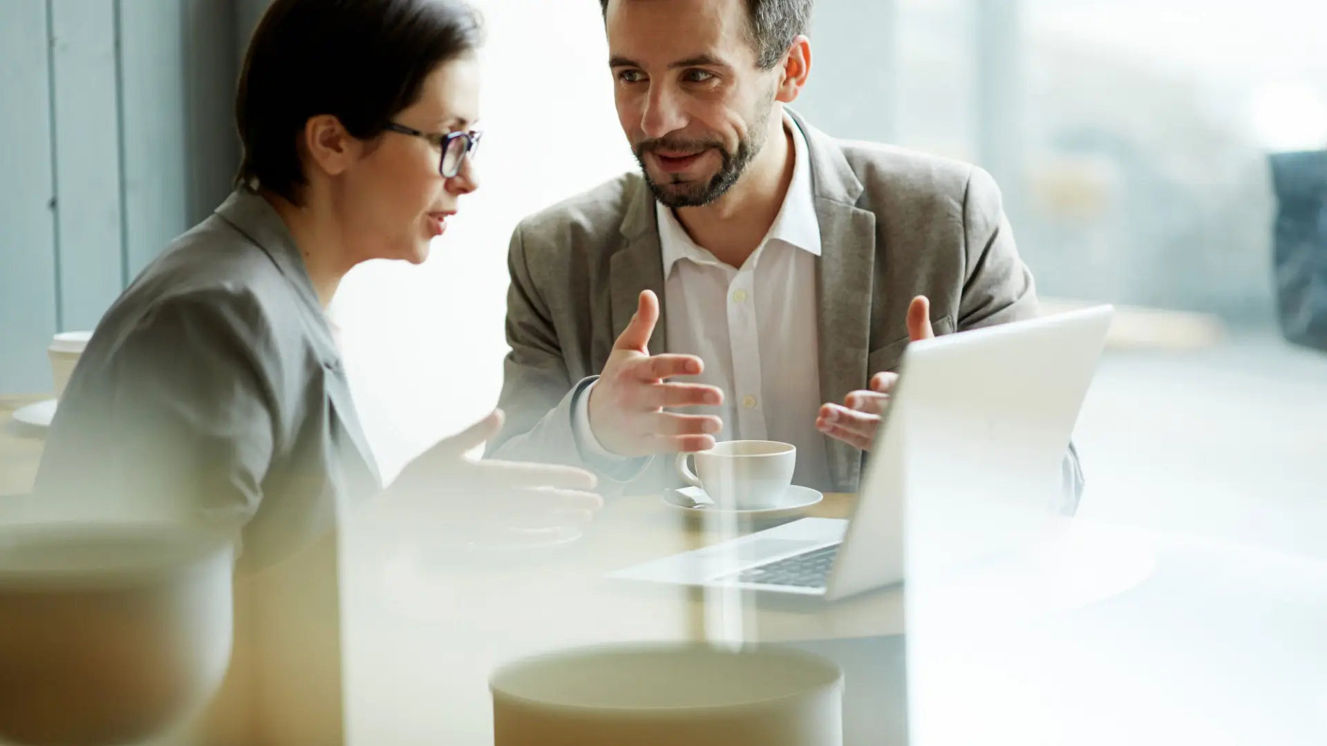 Servicio de ayuda especializada y consultoria Servicio de ayuda especializada y consultoria